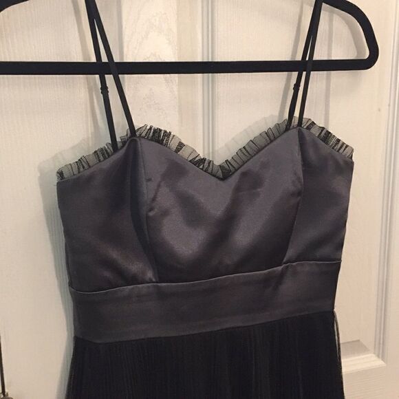 TRIXXI JUNIORS SZ 3  Dress, party dress Pit to Pit 14" FLOWY ON BOTTOM - Picture 2 of 11